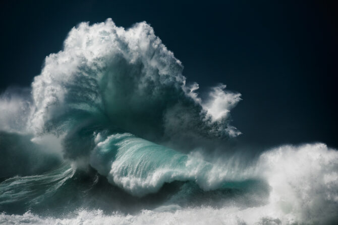Powerful Portraits of Enormous Ocean Waves